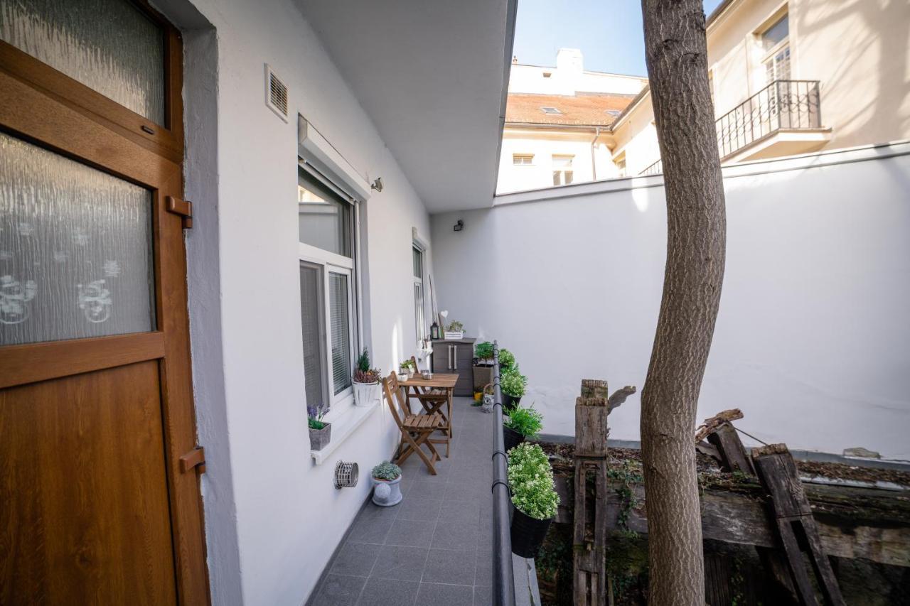 Apartman Sv. Urban Bratislava Exteriör bild